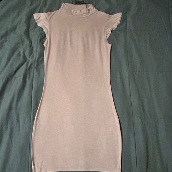 Light Pink Dress from prettylittlething - Picture 2 of 5